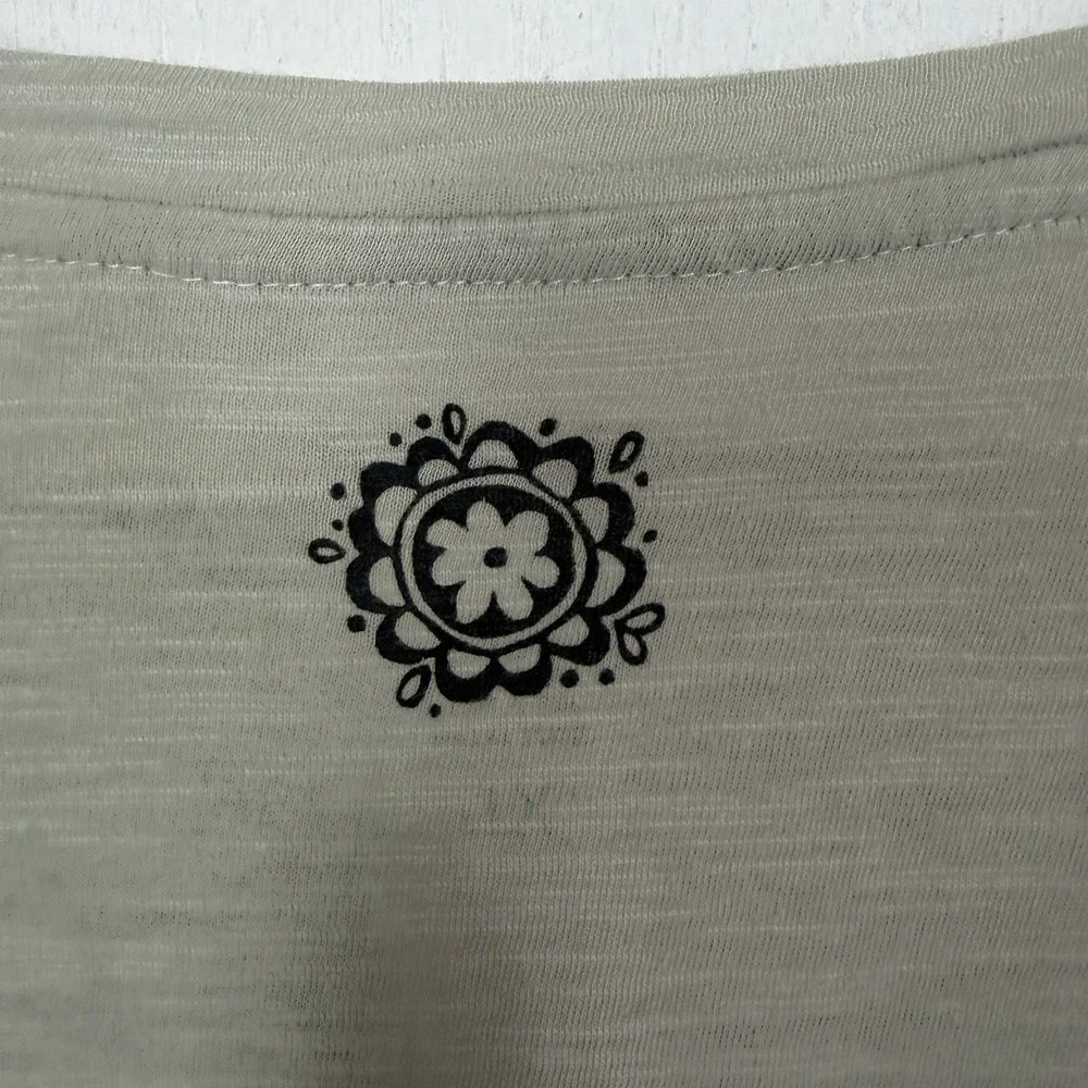 Casual Gray Graphic Tee - Picture 9 of 11